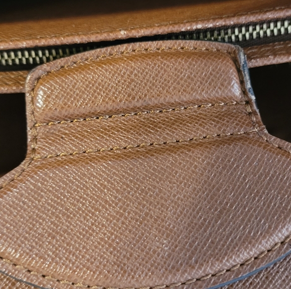 Louis Vuitton Courcelles Monogram - Authentic - EUC - Picture 11 of 16